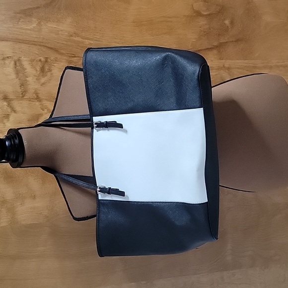 Michael Kors Large Tote Black and White - Picture 4 of 9